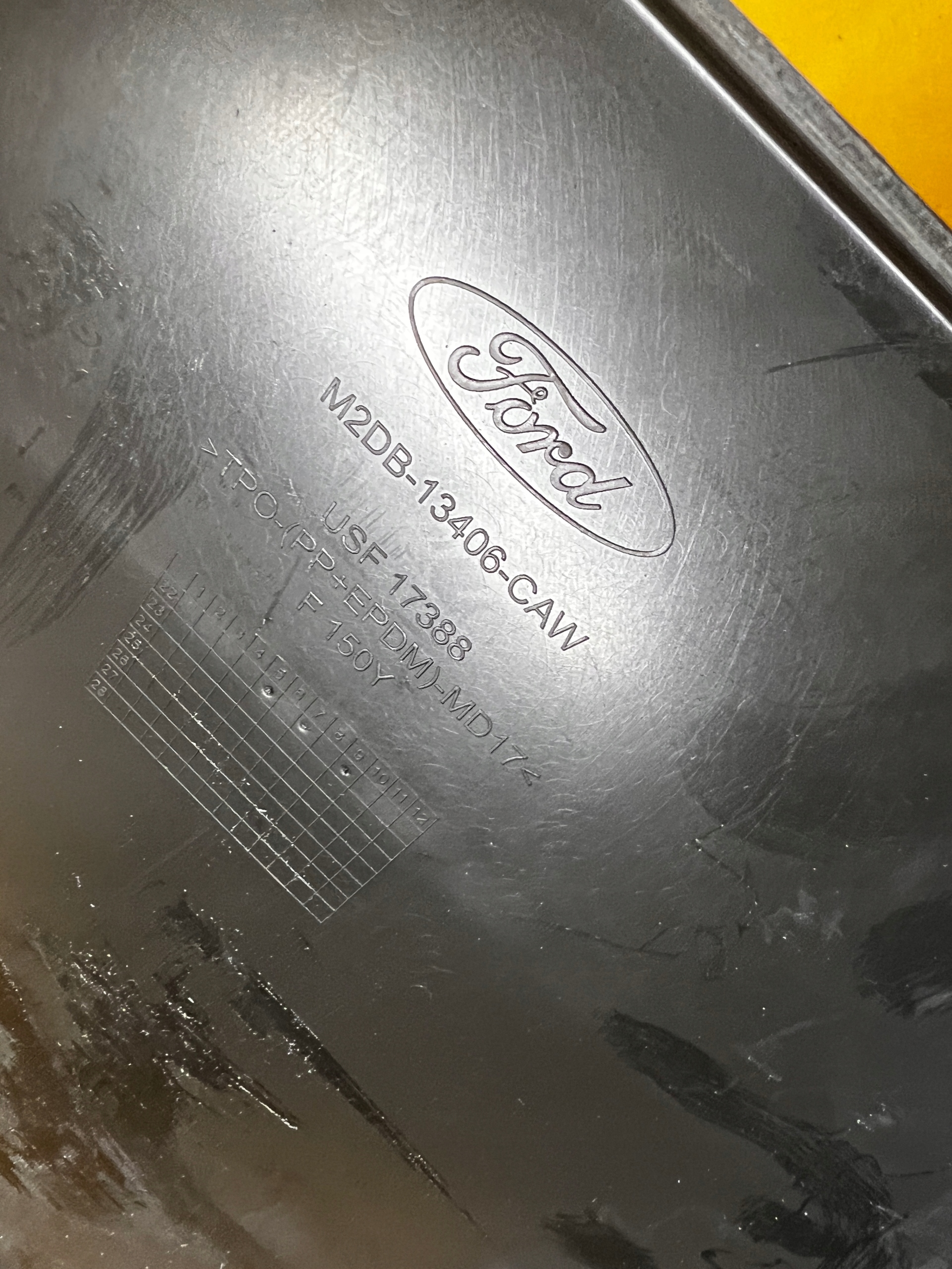 PODSTAWA RAMKA TABLICY REJESTRACYJNEJ TYŁ FORD BRONCO 21-