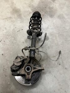 NOGA AMORTYZATOR ZWROTNICA PRZÓD PRAWY DACIA JOGGER 2022R 1.0 TCE