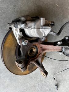 NOGA ZWROTNICA AMORTYZATOR MCPHERSON PRZÓD PRAWY DACIA SANDERO III 1.0 SCE