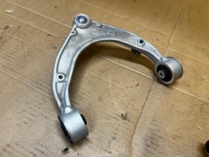 WAHACZ GÓRNY PRZÓD PRZEDNI LEWY PORSCHE PANAMERA 970 I LIFT