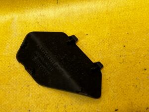 ZAŚLEPKA ŚRUB OSŁONY PROGU BAGAŻNIKA LEWA BMW 2 F22 F23