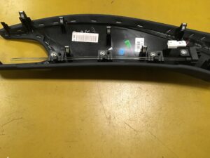 LISTWA OSŁONA SKÓRA DEKOR DESKI INFINITI Q30 LED