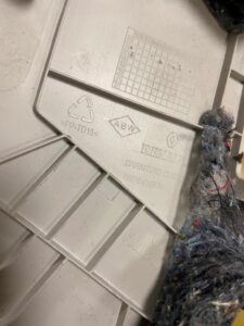 POSZYCIE SŁUPKA C TYŁ TYLNEGO LEWE RENAULT MEGANE IV SEDAN