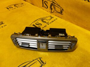 KRATKA NAWIEWU ŚRODKOWA DEKOR DESKI KONSOLI ZEGAREK MERCEDES CLS W218 EU