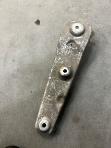 DRĄŻEK REAKCYJNY PRAWY BMW 7 F01 F02