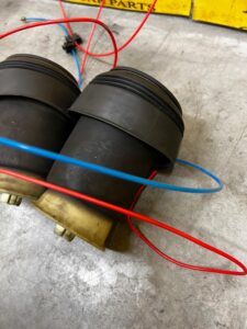 KOMPLET MIECHY MIECH TYŁ TYLNY PNEUMATYCZNY PRAWY LEWY BMW X5M E70 X6M E71