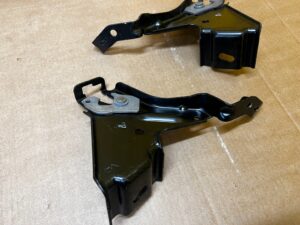 KOMPLET ZAWIASY PODŁOGI BAGAŻNIKA KANAPY TYŁ FORD FIESTA MK8