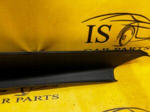 LISTWA OSŁONA PLASTIK PRAWA RANGE ROVER VOGUE L405