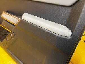 TAPICERKA BOCZEK DRZWI PRZÓD PRAWY 4 DRZWI FORD BRONCO 21-