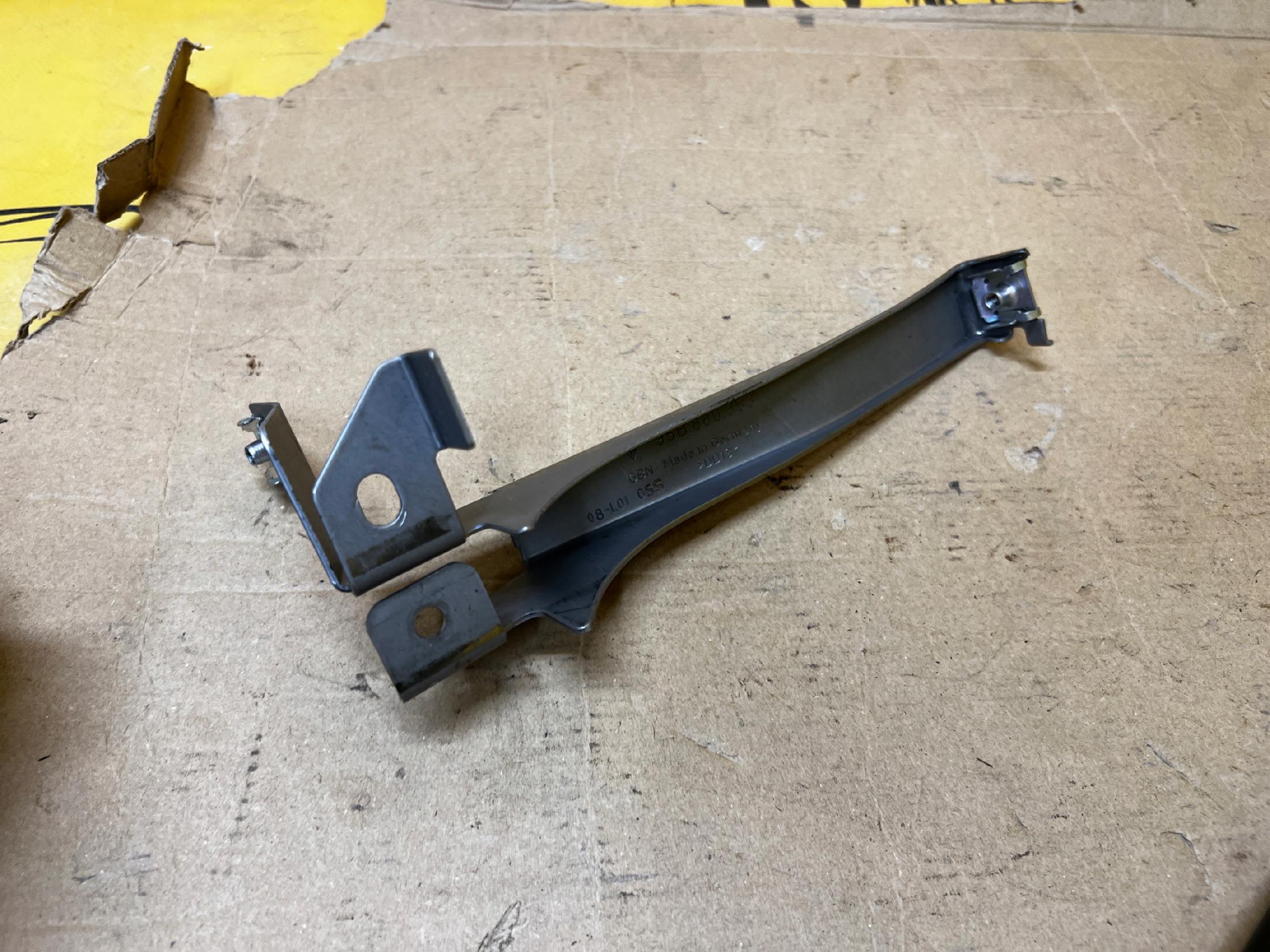 WSPORNIK UCHWYT MOCOWANIE DESKI KONSOLI PORSCHE MACAN 95B