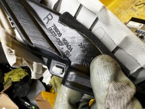 OSŁONA POSZYCIE SŁUPKA A PRZÓD PRAWA PRAWY INFINITI Q50