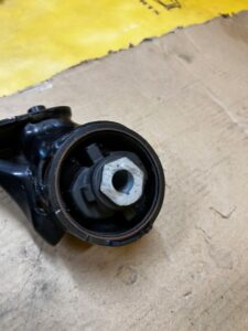 ŁAPA MOCOWANIE PODUSZKA SILNIKA LEWA FORD BRONCO 2.7 V6 ECOBOOST 21-