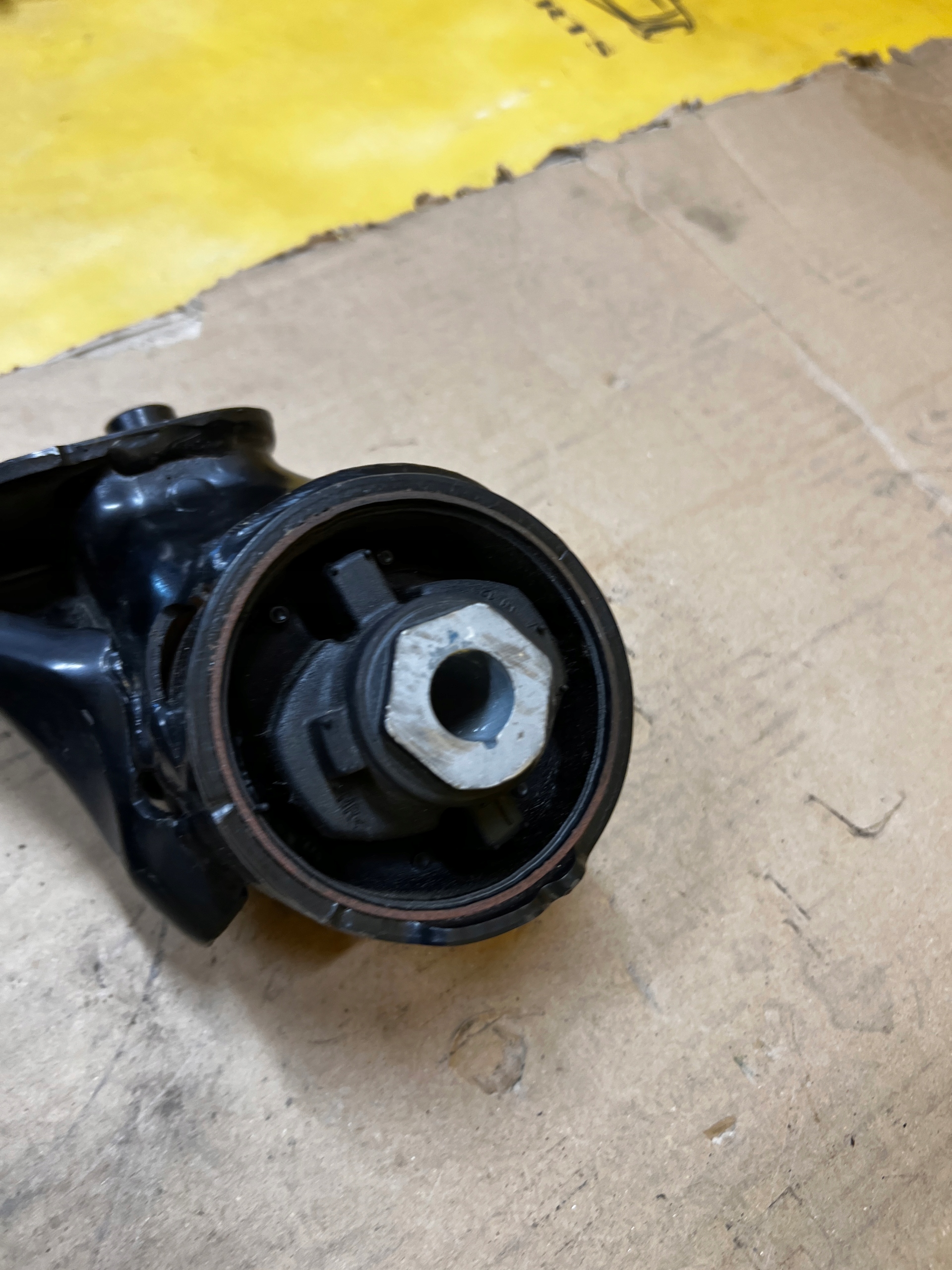 ŁAPA MOCOWANIE PODUSZKA SILNIKA LEWA FORD BRONCO 2.7 V6 ECOBOOST 21-