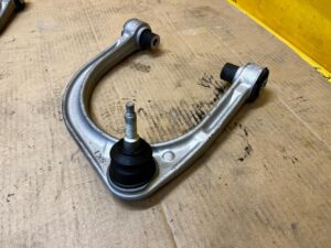 NOWY WAHACZ GÓRNY PRZÓD PRAWY FORD BRONCO 21-