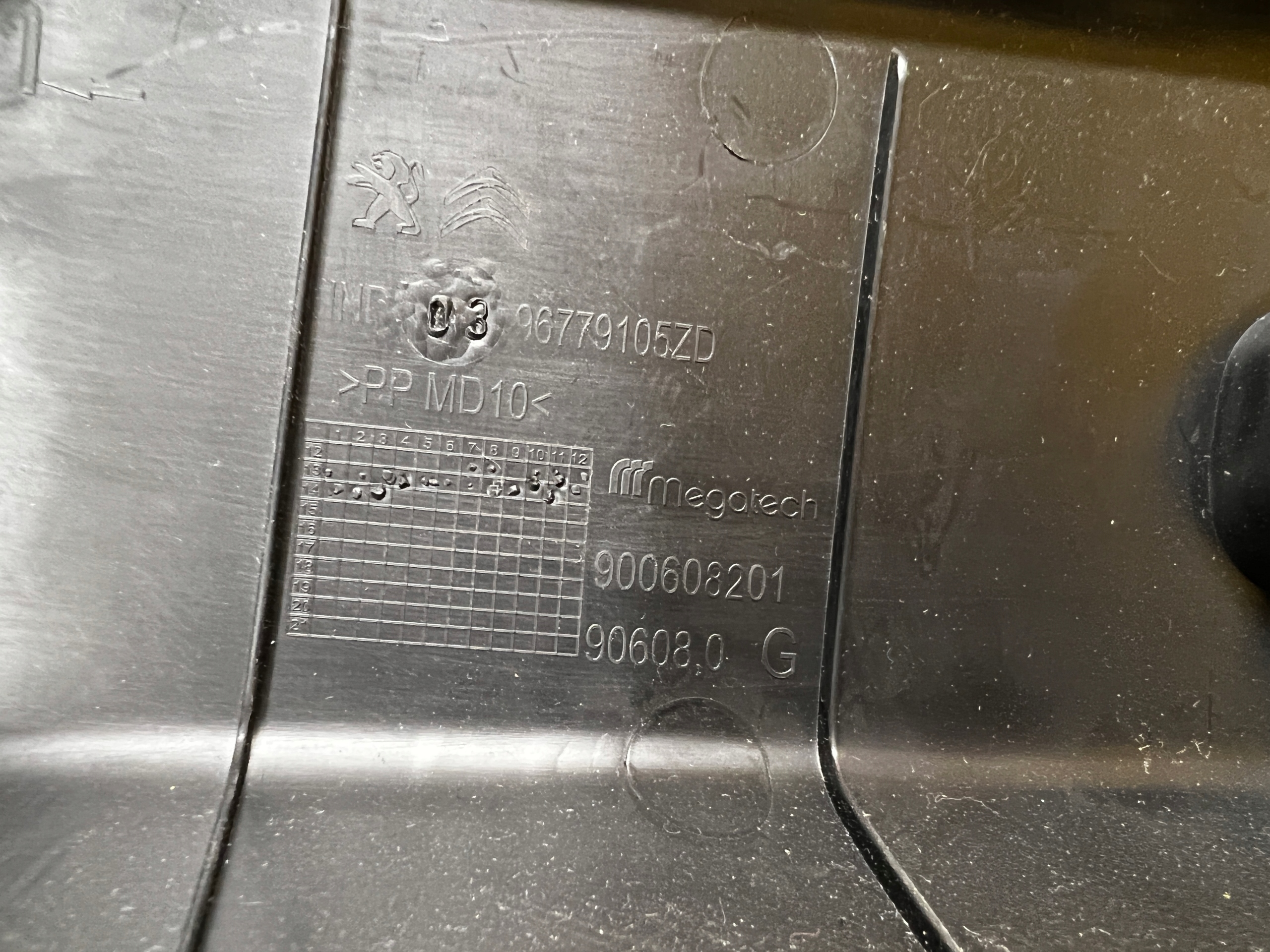 LEWA OSŁONA LISTWA KLAPY TYŁ CITROEN C4 PICASSO II