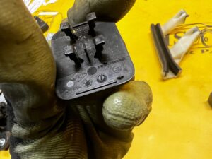 PLASTIK OSŁONA ZAŚLEPKA MASKOWNICA DACIA SANDERO III