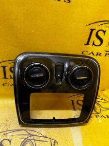 RAMKA ŚRODKOWA KRATKI NAWIEWU DACIA DUSTER II