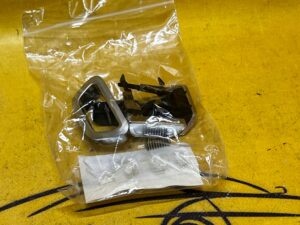 ZESTAW NAPRAWCZY SCHOWKA KANAPY TYŁ CHROM BMW 7 G11 NOWY OEM