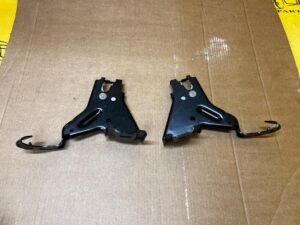 KOMPLET ZAWIASY PODŁOGI BAGAŻNIKA KANAPY TYŁ FORD FIESTA MK8