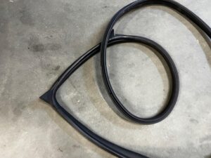 USZCZELKA DRZWI PRZÓD LEWA LEWY MERCEDES CLS W218