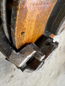 NOGA ZWROTNICA AMORTYZATOR PRZÓD LEWY PEUGEOT 3008 II 5008 II 1.6 BLUE HDI