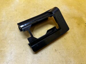 OSŁONA ZAŚLEPKA SZYNY PROWADNICY FOTELA PRZÓD LEWY MERCEDES CLS W218