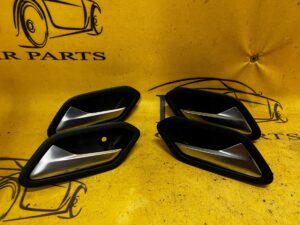 KLAMKA WEWNĘTRZNA DRZWI LEWA CHROM DACIA SANDERO III 2021R