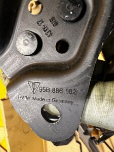 RYGIEL MOCOWANIE OPARCIA FOTELA KANAPY TYŁ PRAWY PORSCHE MACAN 95B