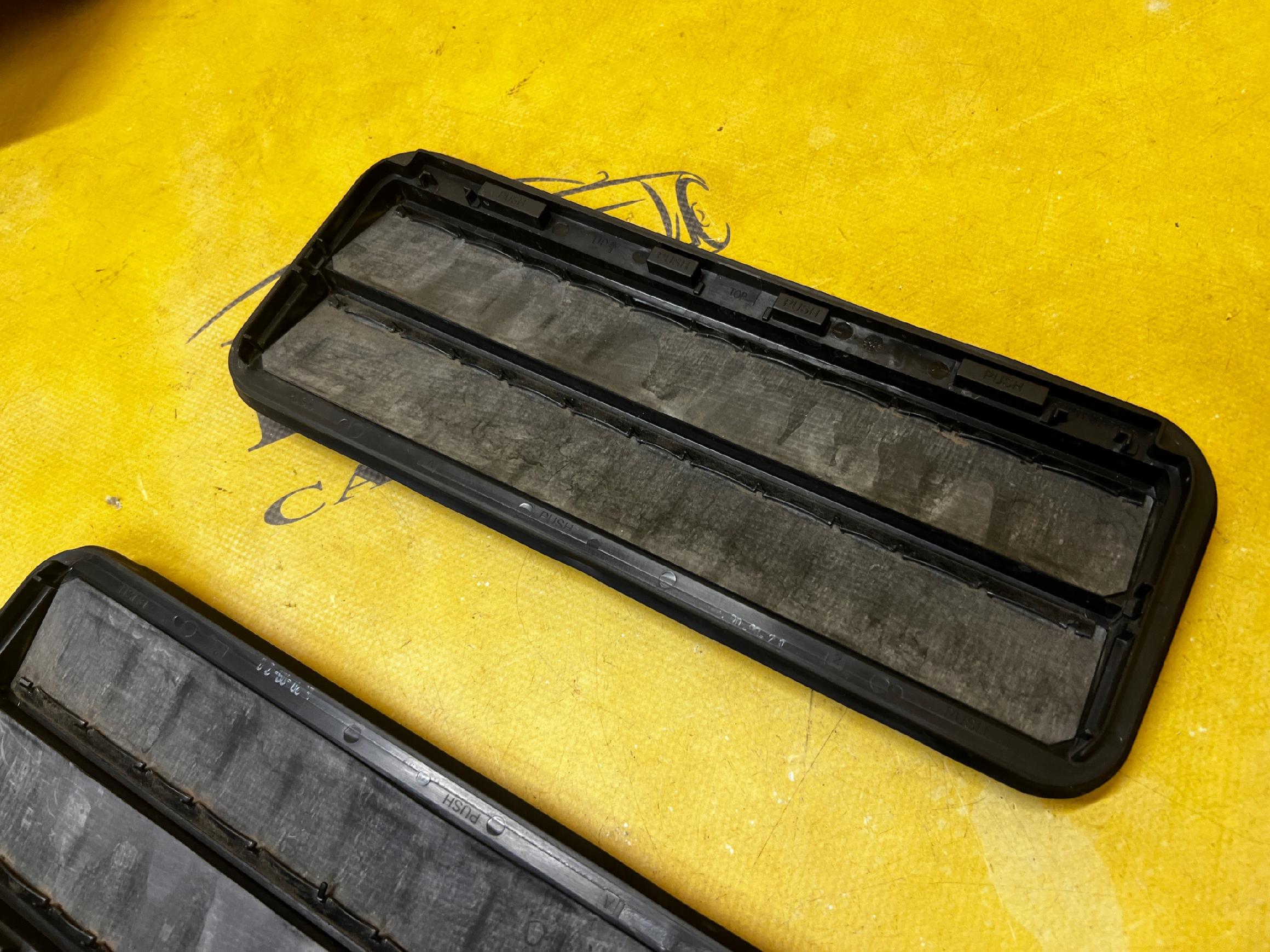 KRATKA WENTYLACYJNA DEKOMPRESYJNA TYŁ FORD RANGER MK5 V