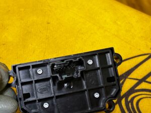 PRZEŁĄCZNIK PRZYCISK HAMULCA RĘCZNEGO LR RANGE ROVER EVOQUE II L551