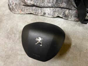 DESKA KONSOLA KOKPIT PULPIT 2 X AIRBAG PODUSZKI PEUGEOT 308 II T9 EU 2014R
