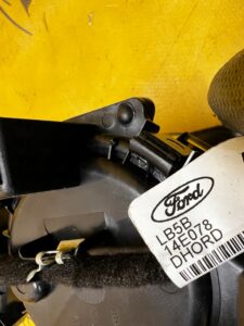 SCHOWEK UCHWYT NA KUBKI CUPHOLDER TUNELU ŚRODKOWEGO FORD EXPLORER MK6