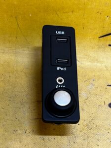 PANEL ADAPTER GNIAZDO 12V AUX RANGE ROVER EVOQUE L538 JAGUAR XJ X351