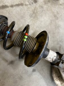 NOGA ZWROTNICA AMORTYZATOR PRZÓD PRAWY PORSCHE CAYMAN S 987