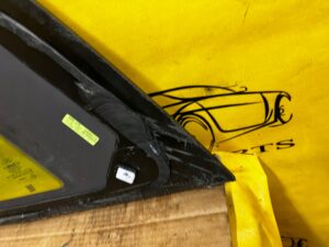 SZYBA KAROSERYJNA BŁOTNIKA TYŁ LEWY FORD MUSTANG VI MK6 S550 GT 5.0 2016R