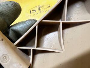 UCHWYT RĄCZKA MASKI POKRYWY SILNIKA PORSCHE MACAN 95B