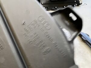 NAWIEW KANAŁ KIEROWNICA POWIETRZA TYŁ PRAWY AUDI SQ7 Q7 4M0