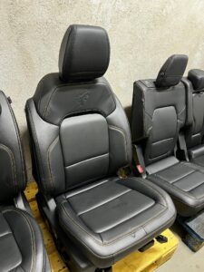 KOMPLET FOTELE KANAPA PRZÓD TYŁ SKÓRA AIRBAG ELEKTRYCZNE FORD BRONCO 21- EU