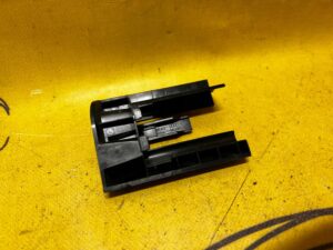 OSŁONA PROWADNICY FOTELA PRAWY PRZÓD AUDI A8 D5 4N