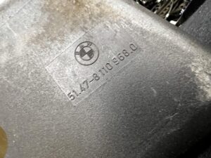 BOCZEK TAPICERKA SCHOWEK BAGAŻNIKA PRAWY PRAWA BMW 5 E34 SEDAN