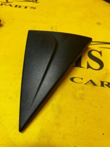 TRÓJKĄT OSŁONA KLAPY BAGAŻNIKA TYŁ LEWY DACIA SANDERO III STEPWAY 2023R