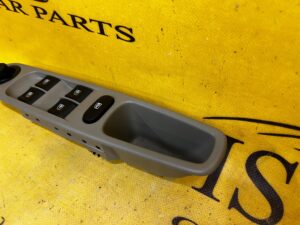PRZYCISK PRZEŁĄCZNIK SZYBY DRZWI PRZÓD PRZEDNI LEWY RENAULT ZOE I Z.E.
