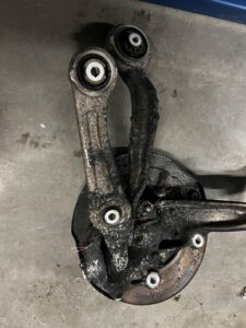 ZWROTNICA ZAWIESZENIE PRZÓD PRAWY PRAWA MERCEDES C-KLASA W206 2WD RWD