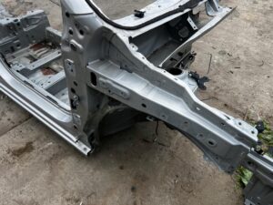 ĆWIARTKA BŁOTNIK PODŁUŻNICA PRÓG BOK PRAWY DACIA SANDERO III STEPWAY