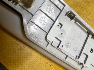 KOMPLET RĄCZKI UCHWYTY SCHOWEK PODSUFITKI PEUGEOT 508 I KOMBI