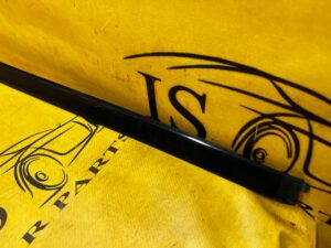 LISTWA SZYBY CZOŁOWEJ PRZÓD LEWY MERCEDES GLS X166