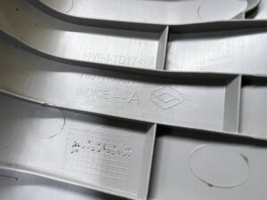 POSZYCIE OSŁONA OBUDOWA SŁUPKA PRZÓD A PRAWY DACIA JOGGER SANDERO III