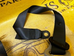 PAS BEZPIECZEŃSTWA NAPINACZ PASA PRZÓD PRAWY TOYOTA HILUX VIII 2.4D D4D