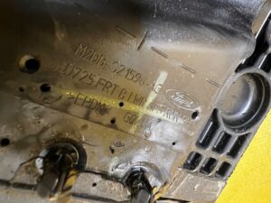 USZCZELKA DRZWI SZYB KAROSERII GÓRNA PRZÓD PRAWA 4 DRZWI FORD BRONCO 21-