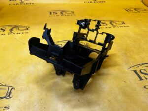 MOCOWANIE WSPORNIK SKRZYNKI BEZPIECZNIKÓW PORSCHE MACAN 95B